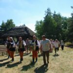 korowód - przejście nad rzekę